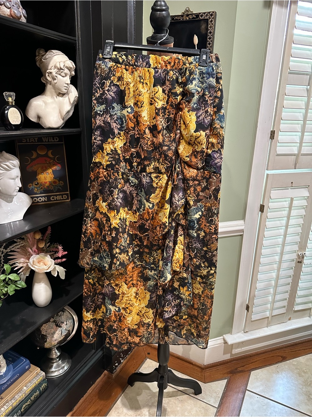 Persaya Tiered Floral Midi Skirt – Ruffled Wrap‑Style Look – Elastic Waist